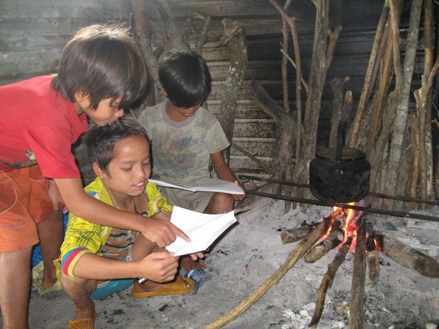 Trẻ em nghèo hiếu học
